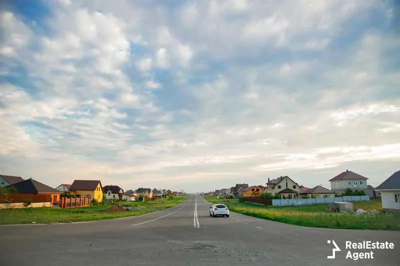 houses near highway