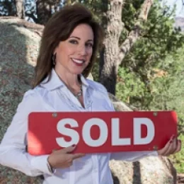 Kim Ross real estate agent