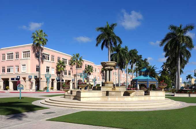 Mizner Park Shopping Mall in Boca Raton