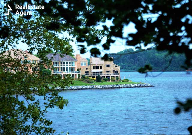 beautiful waterfront property in Pasadena MD