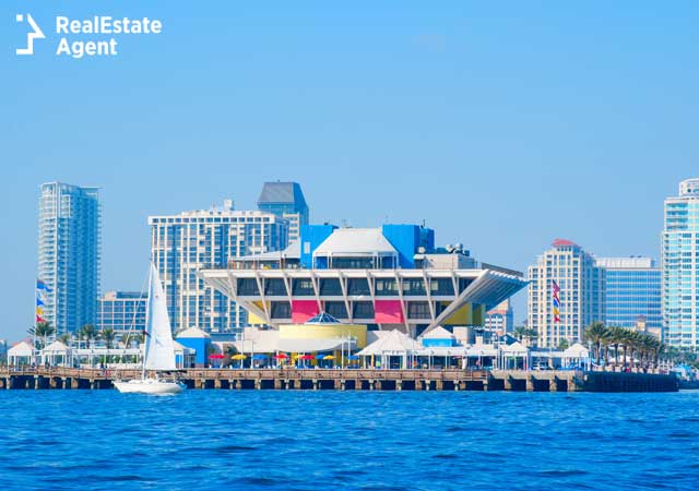 pier image of St Peterburg FL